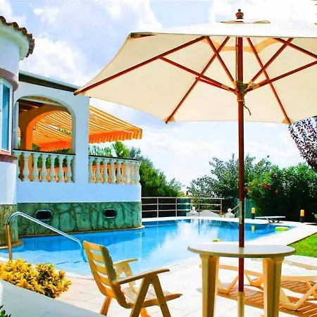 Villa Casa Illote - Well Furnished 3 Bedroom - Great Pool Area - Perfect For Families