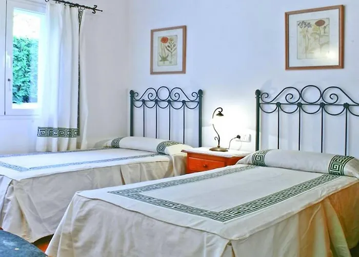 Casa Illote - Well Furnished 3 Bedroom - Great Pool Area