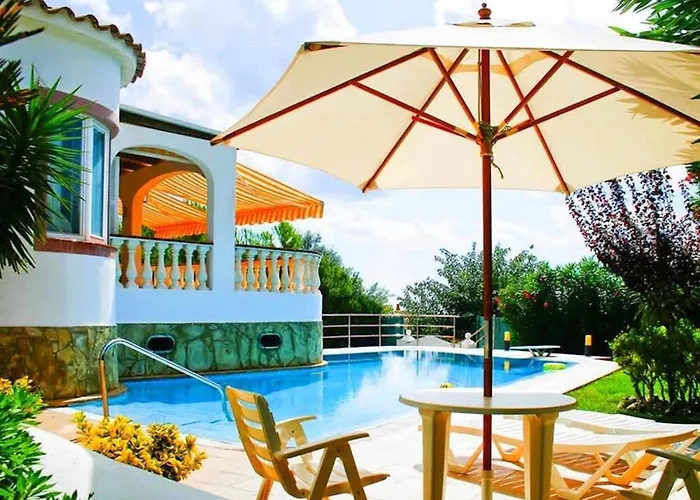 Casa Illote - Well Furnished 3 Bedroom - Great Pool Area